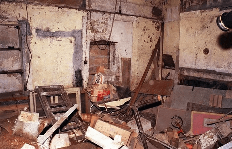 Покинута вулиця під містом, тунель під містом, вікторіанська вулиця, вулиця з магазинами під містом, міські легенди