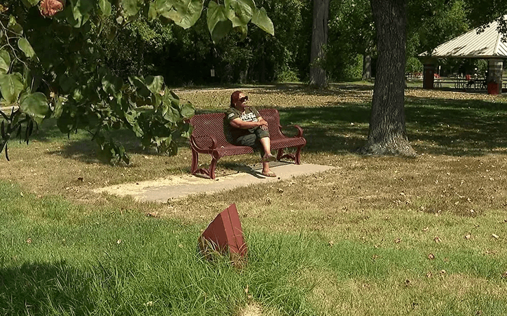 Вважали мертвою 17 років, не могла знайти роботу, уряд США, називає себе привидом, втратила роботу, подала позов, суд