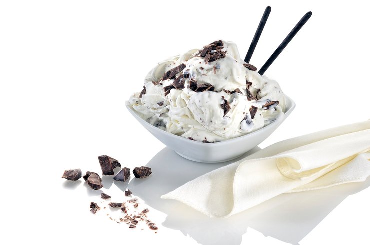 Мороженое джелато страчателла с кусочками шоколада