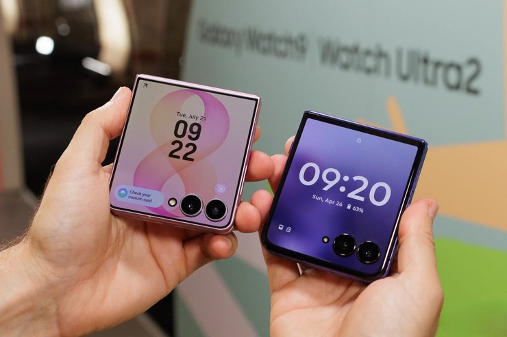 Сравнение Samsung Galaxy Z Flip 8 и Motorola Razr Ultra