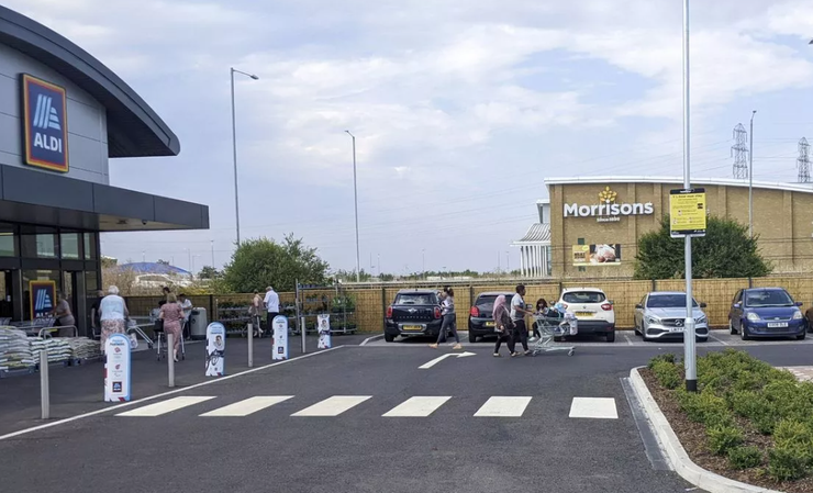 Дорога без назначения, в сети показали самую нелепую в мире дорогу, абсурдный переход, Великобритания