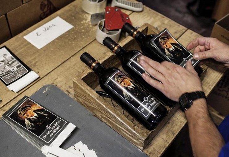 вино гитлер, вино с гитлером, итальянская винодельня