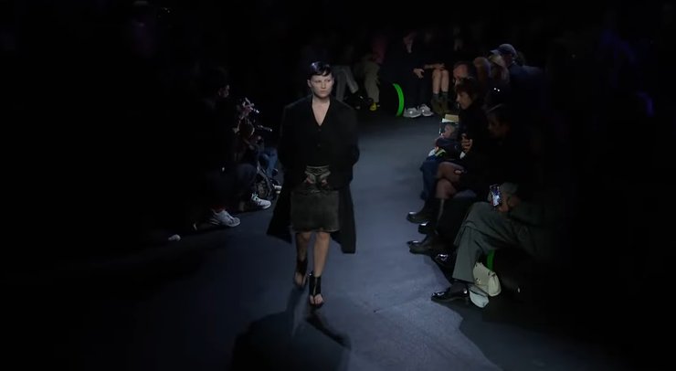 Miu Miu, дочь бьорк, Исадора Бьяркардоттир Барни, модный показ, неделя моды в париже