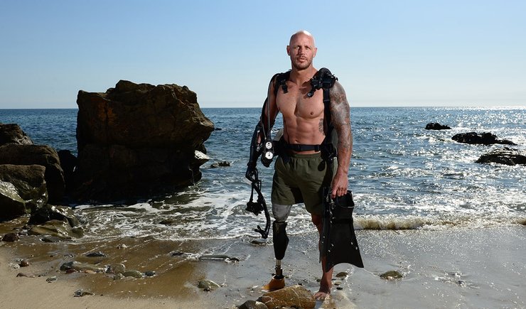 Акула напала на чоловіка, акула, колишній десантник, акула відкусила руку, відкусила частину ноги, протез, один укус, доплив до човна