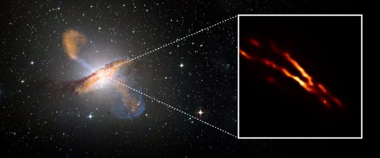 Радиоструи, испускаемые черной дырой в центре галактики Центавр А в крупном масштабе