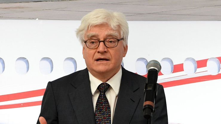 В аэропорту Любека людей прививали вакциной от COVID-19, которая не получила одобрение