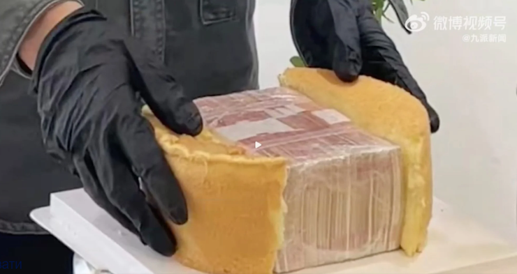 Торт с деньгами внутри, десерт с сюрпризом, Китай, пекарня, заведение, кондитерская, курьезы, фото