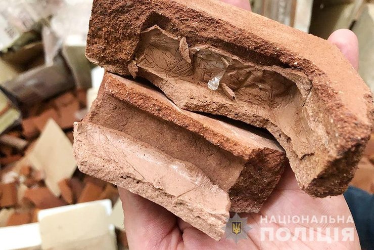 героин, спрятан, кирпич, фото