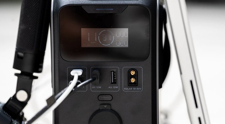 Дисплей зарядної станції EcoFlow Trail 300 DC