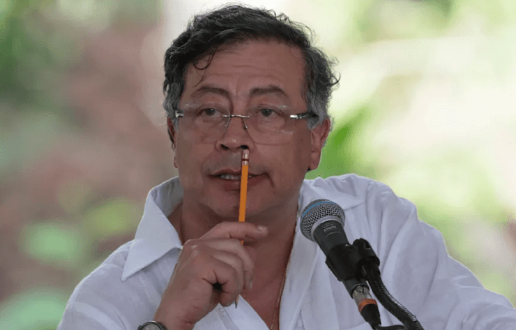 Густаво Петр