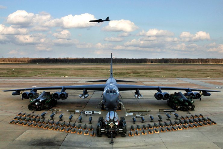 В-52, B-52, б-52, бомбовоз, бомбардировщик сша, американская авиация, боевая авиация, сколько еще прослужит б-52, вечный бомбардировщик, сша, война, военные технологии, бомбардировщик В-52, бомбардировщик B-52, будущее бомбардировщиков, новые самолеты сша, старые самолеты сша, гиперзвуковое оружие