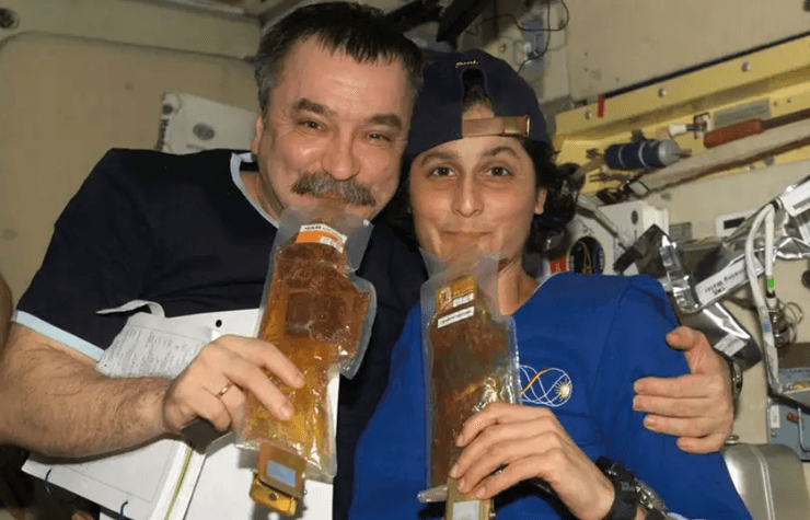 астронавты, чаепитие в космосе, чай космос