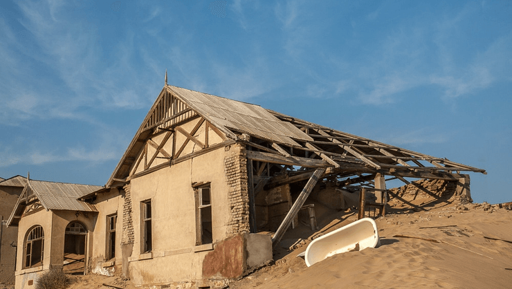 місто Колманскоп, покинуте місто, місто в пустелі, засипало піском, засипає будинки піском, знайшли алмази, покинули місто