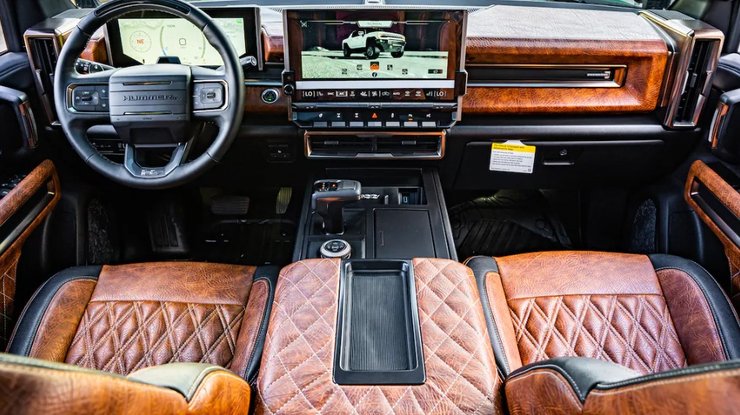 В інтер'єрі GMC Hummer EV з'явилися нові висококласні матеріали
