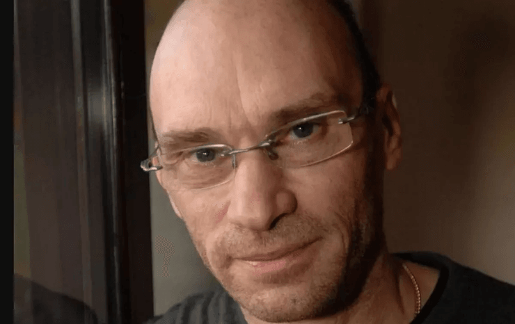 Чоловік відчуває смак слів і звуків, смак слів, колір звуків, рідкісне захворювання, синестезія, феномен, смак імені,