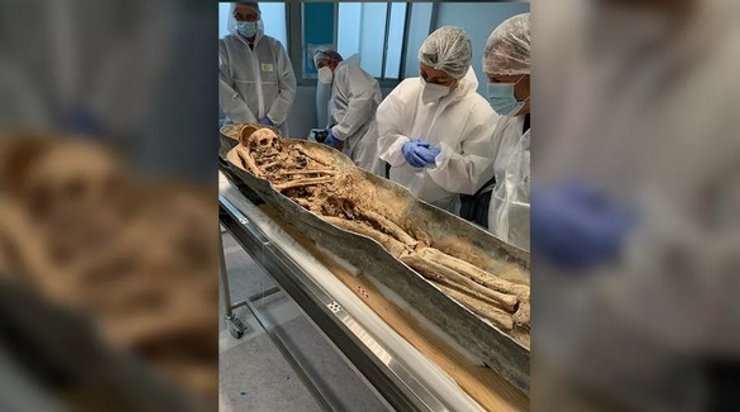 стародавнє поховання