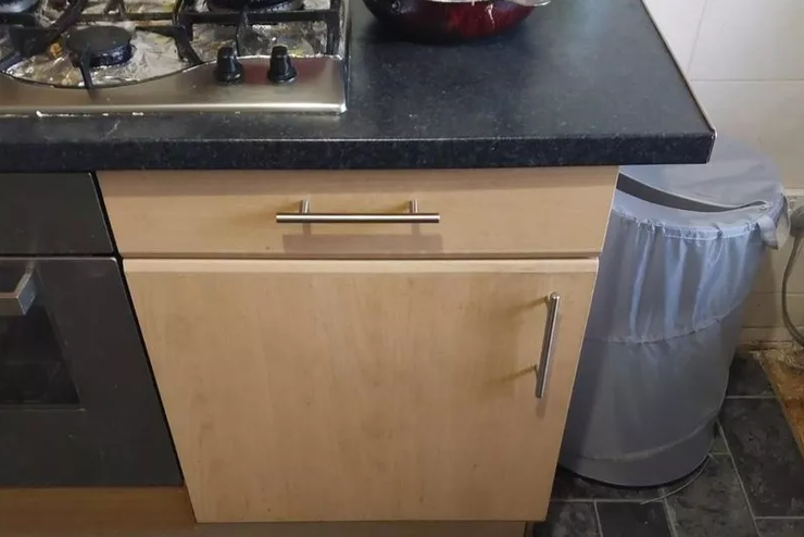 Мужчина скрывался в кухонном шкафу своей бывшей, задержание нарушителя общественного порядка, суд, Шотландия, курьезы