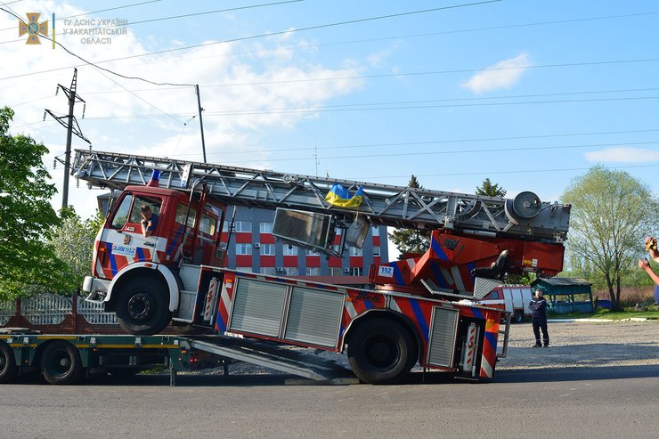 пожарные авто, пожарные автомобили, гуманитарная помощь, пожарные Mercedes-Benz, Iveco Magirus