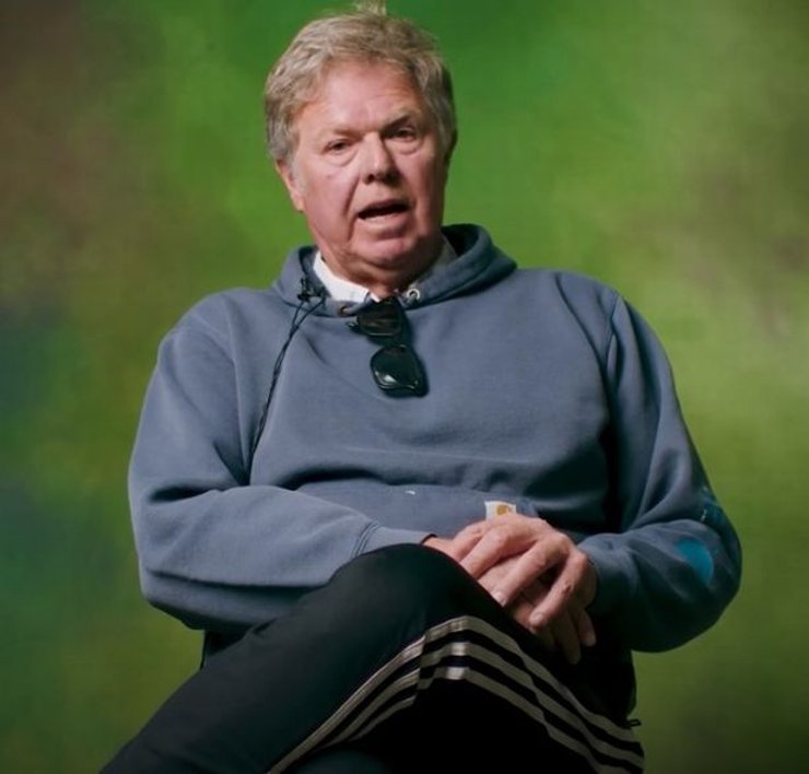 Жертва серийного убийцы, Тони, выжил после похищения, встретил маньяна