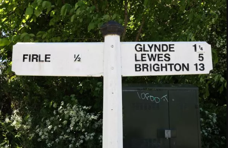 В селе Фирл живет только одна семья, дома принадлежат только одной семье, жилье, Великобритания, туризм, путешествия, фото