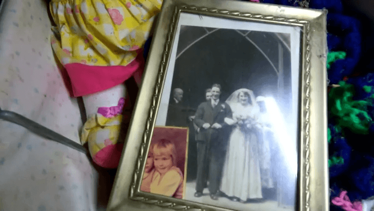 Покинутий фермерський будинок, будинок, житло, покинутий будинок, моторошні речі, дивні предмети, ляльки, старі речі, старий будинок