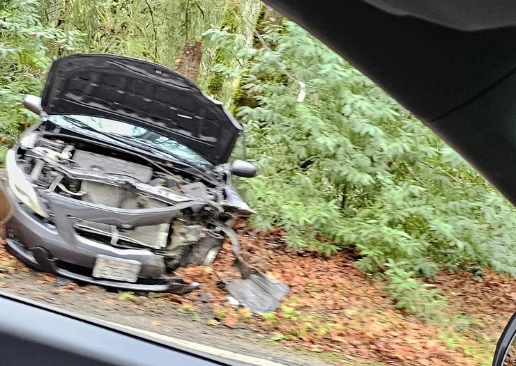 разбитая тойота королла, Tesla Cybertruck, пикап Tesla Cybertruck, электромобиль Tesla, новая Tesla Cybertruck