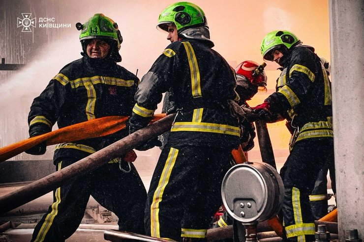 пожар, обстрелы украины, обстрелы россиян, киевская область