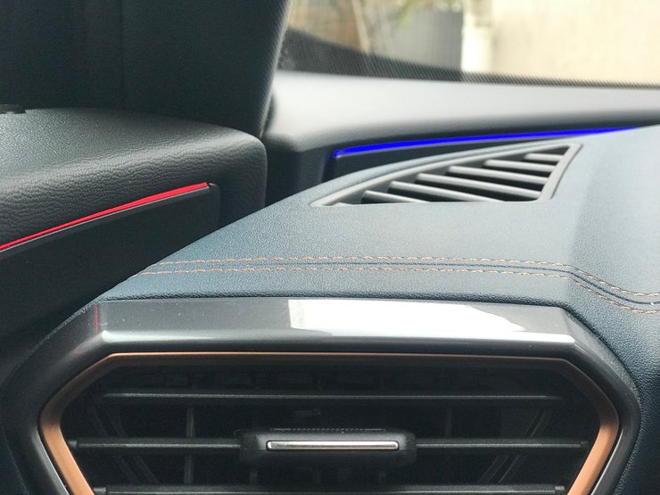 CUPRA Formentor новий кросовер, інтер'єр CUPRA Formentor VZ, фонове освітлення CUPRA Formentor, салон