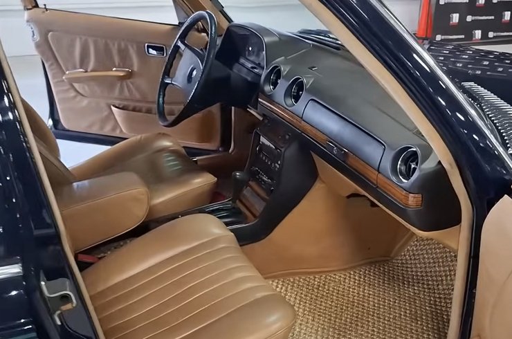 салон Мерседеса W123