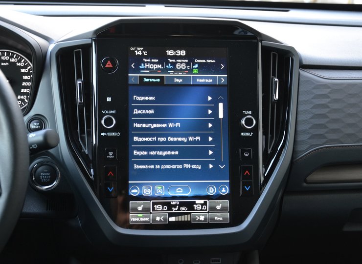 экран Subaru Forester