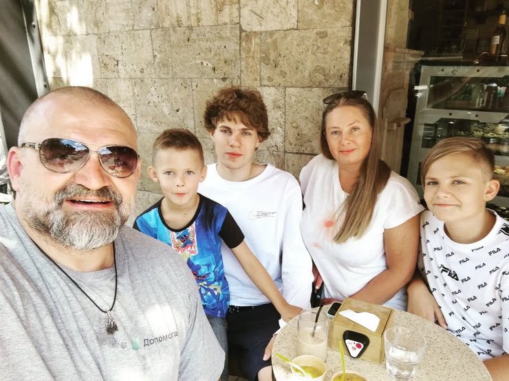 Василь Вірастюк з колишньою дружиною та дітьми