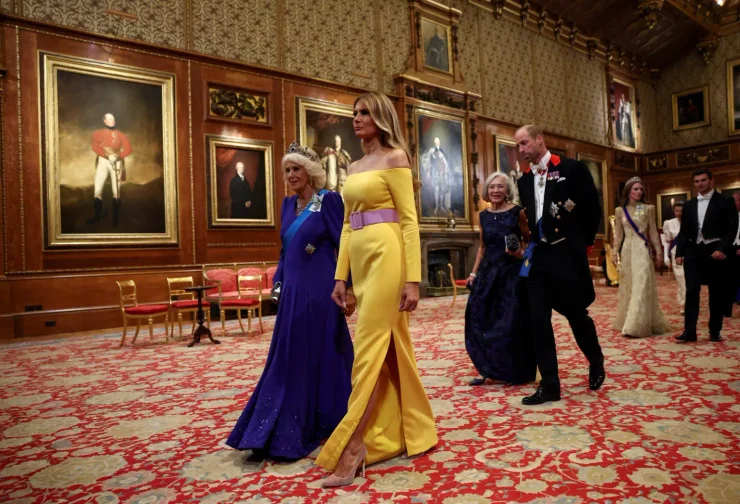 Королева Камілла і Меланія Трамп плаття