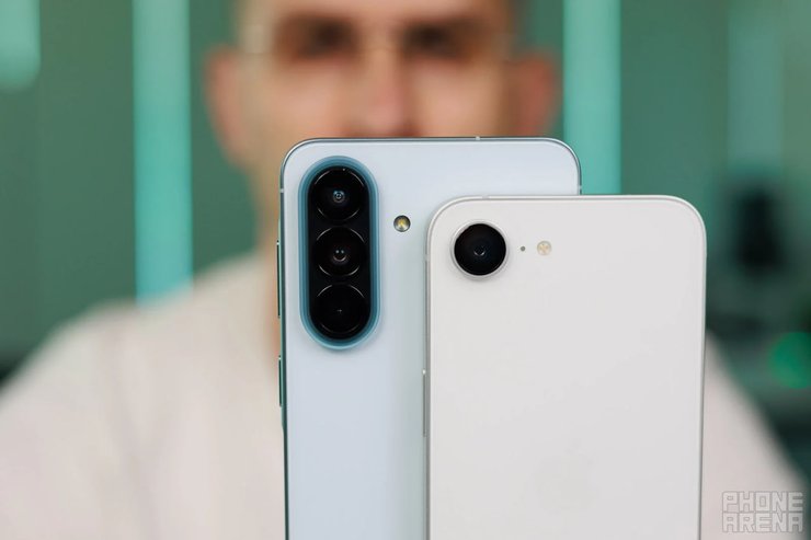 Камеры смартфонов Galaxy A57 и iPhone 17e и iPhone 17e