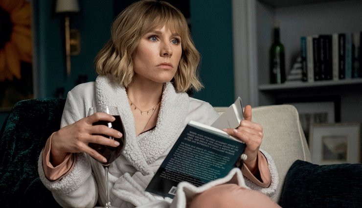 Женщина в доме напротив девушки в окне / The Woman in the House Across the Street from the Girl in the Window, сериал Женщина в доме напротив девушки в окне, сериал 2022