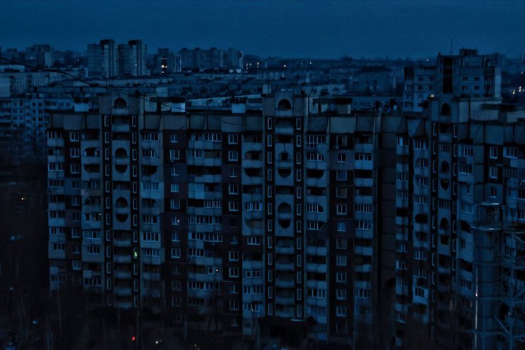В Харькове свет в многоквартирных домах отключают на 11-16 часов ежедневно