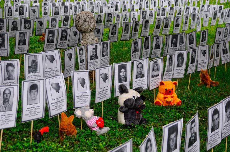 война на Балканах, война в боснии, сребреница, почему воюют сербы и боснийцы, кто такие бошняки, кто такие босняки, геноцид в сребренице, война в восточной европе, война в бывшей югославии, раздел югославии, распад югославии, в чем причины войны на балканах,