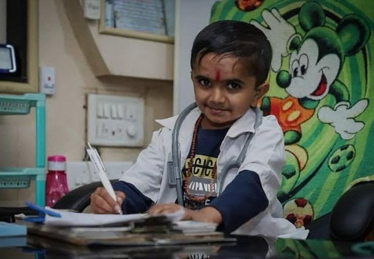 Самый маленький врач в мире, доктор, врач, небольшой рост, редкое заболевание, неизлечимая болезнь, не мог поступить в универ