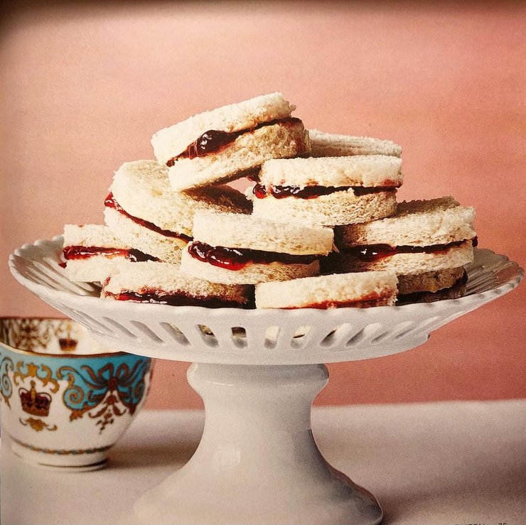 Королева никогда не ест сэндвичи с корочками по краям