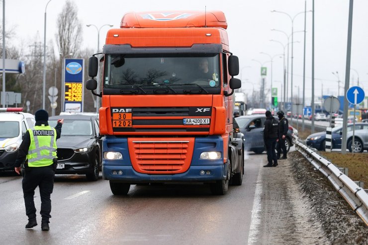 Полиция не имеет полномочий вручать повестки, представители полиции могут лишь сопровождать работников военкоматов
