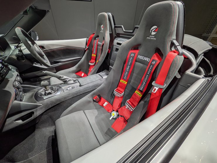 салон Mazda MX-5, Mazda MX-5