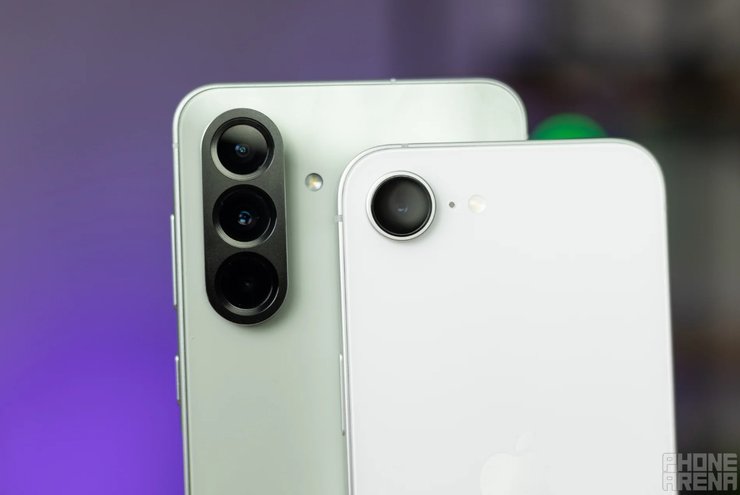 iphone 16e samsung galaxy a56 сравнение смартфонов