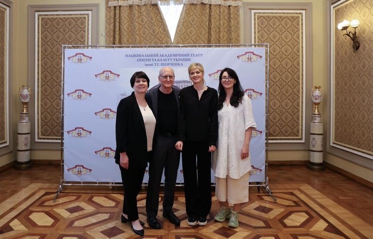 Слева направо: Галина Григоренко, Питер Гелб, Кэри-Линн Уилсон, Саша Андрусик