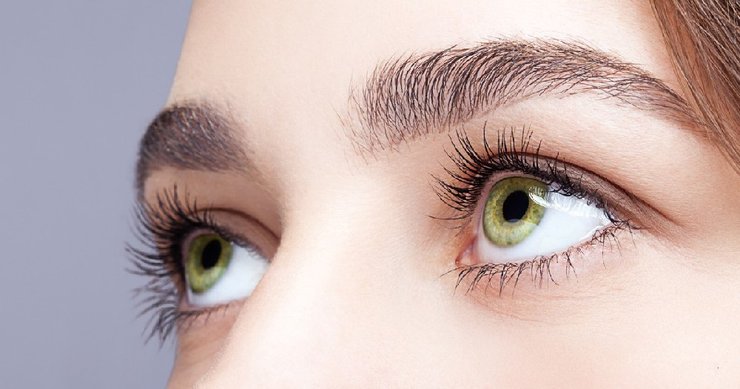 модные брови, тренды бровей, тренды бровей 2022, макияж глаз, какая форма бровей в моде, как ухаживать за бровями, скаус, есстественные брови