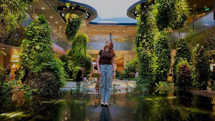 Мэдди Макрей рыжая девушка аэропорт