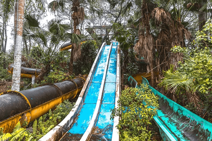 Заброшенный парк развлечений, Ho Thuy Tien, заброшенный аквапарк, водные горки, крокодилы, жуткий город-призрак, туристы, туризм