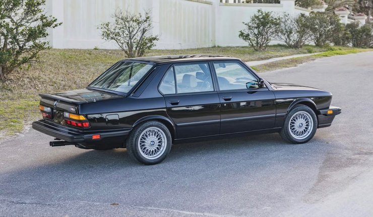 BMW M5 E28