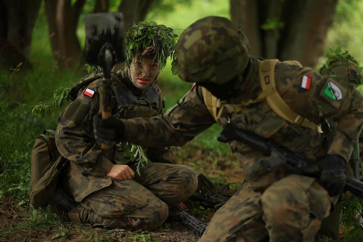 В Польше тысячи людей приобщаются к добровольной военной подготовке