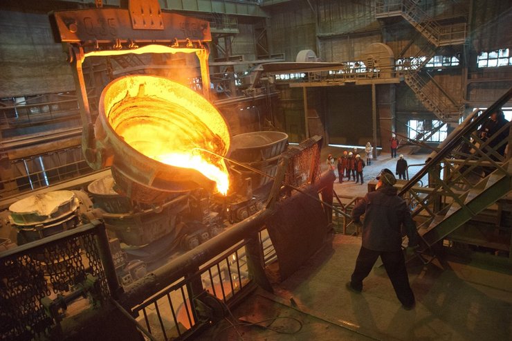 В случае реализации сценария экономического кризиса экономика Украины пострадает, ведь цены на сырье будут падать