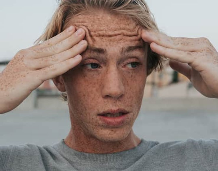 мужчина,чувство вины, расстроен