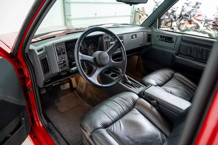 салон GMC Typhoon, GMC Typhoon 1993, капсула времени